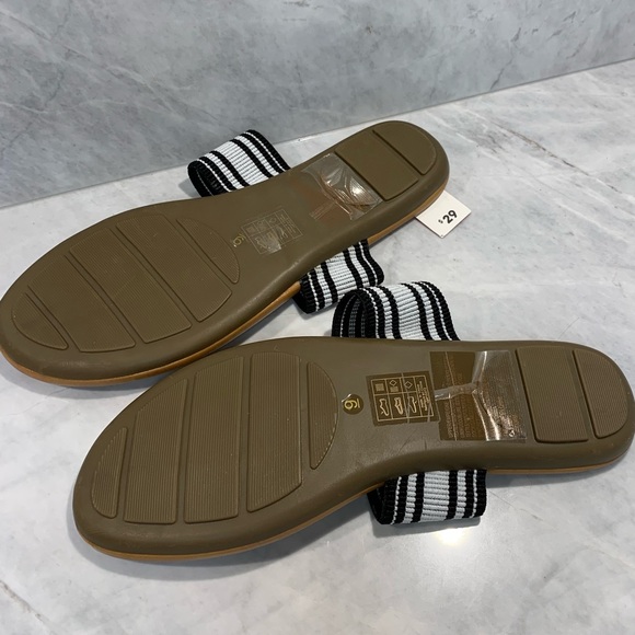NWT Joe Fresh flips with black and white stripes Size 9 - Picture 3 of 4